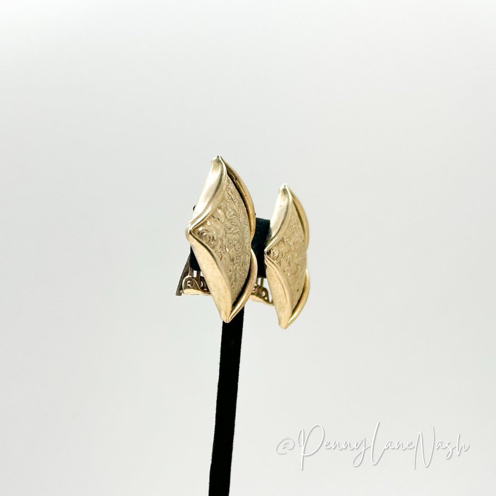 Vintage Square Etched Gold Plate Stud Earrings - Picture 3 of 8